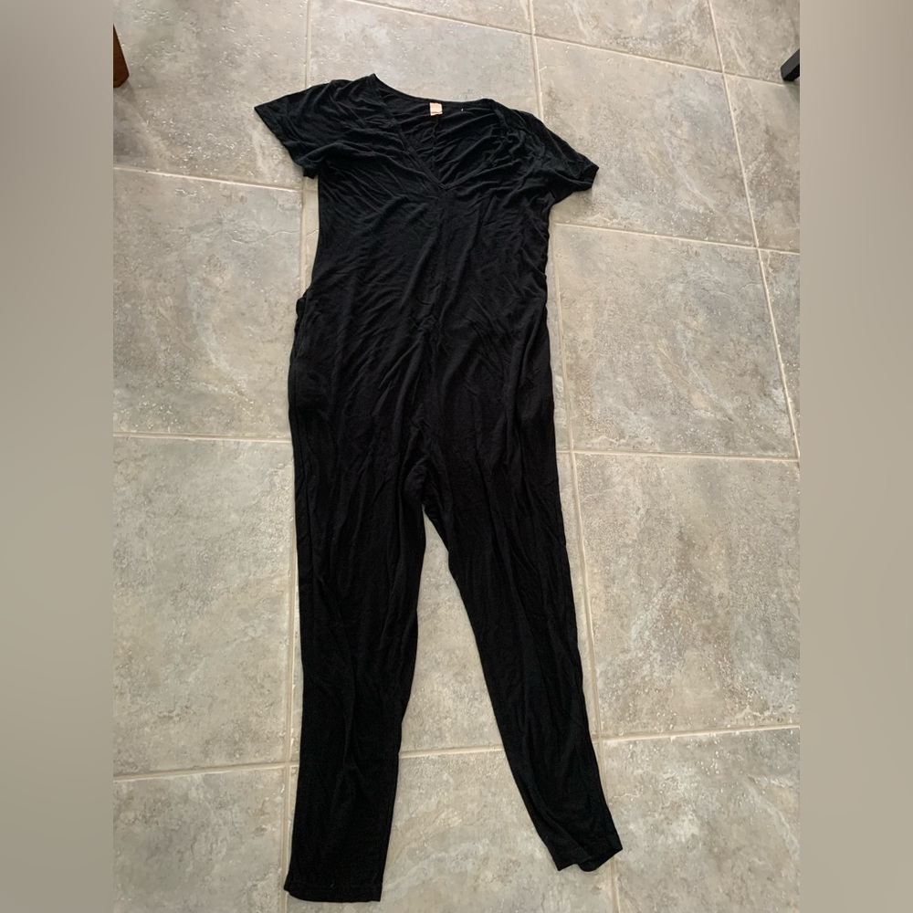 Size small smash and Tess romper- black